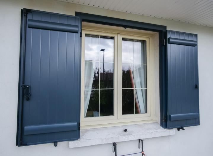 Des volets roulants et battants au choix.